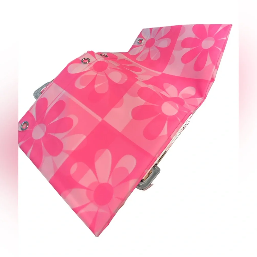Betsey Johnson NWT Pink White Daisy PEVA Shower Curtain